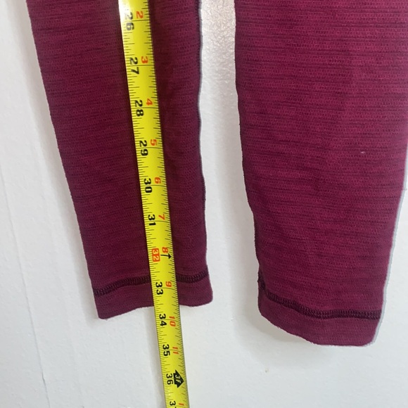 🌷Adorable maroon Lululemon reversible leggings! - Picture 5 of 10